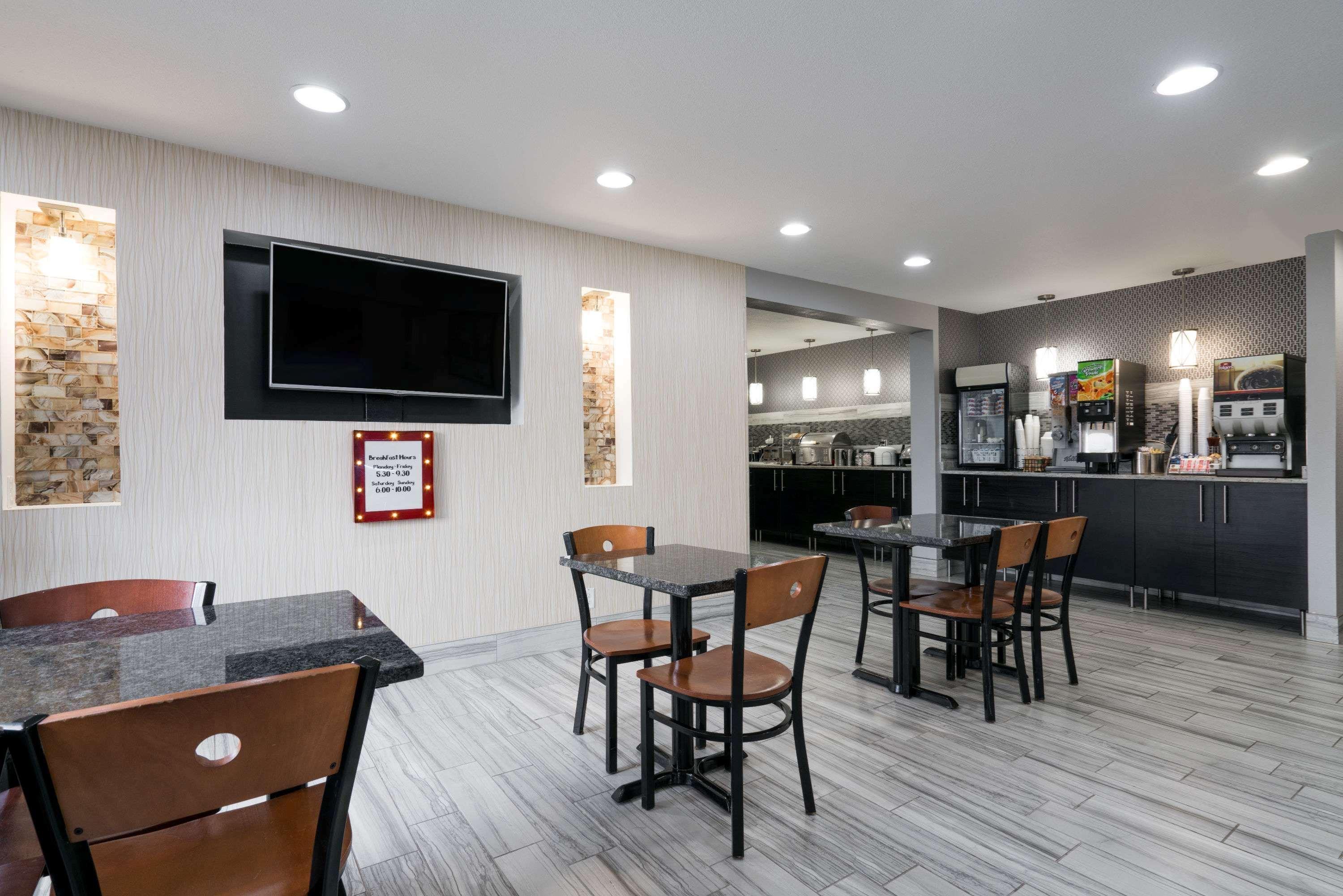 Hotel Super 8 By Wyndham Mayo Clinic Area Rochester
